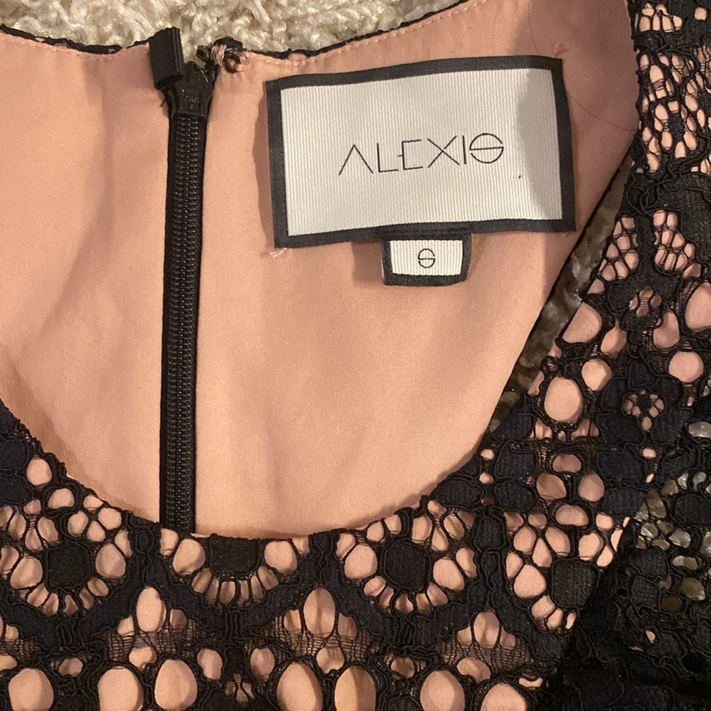 Alexis Black Lace Women's Top size small new - Picture 5 of 6